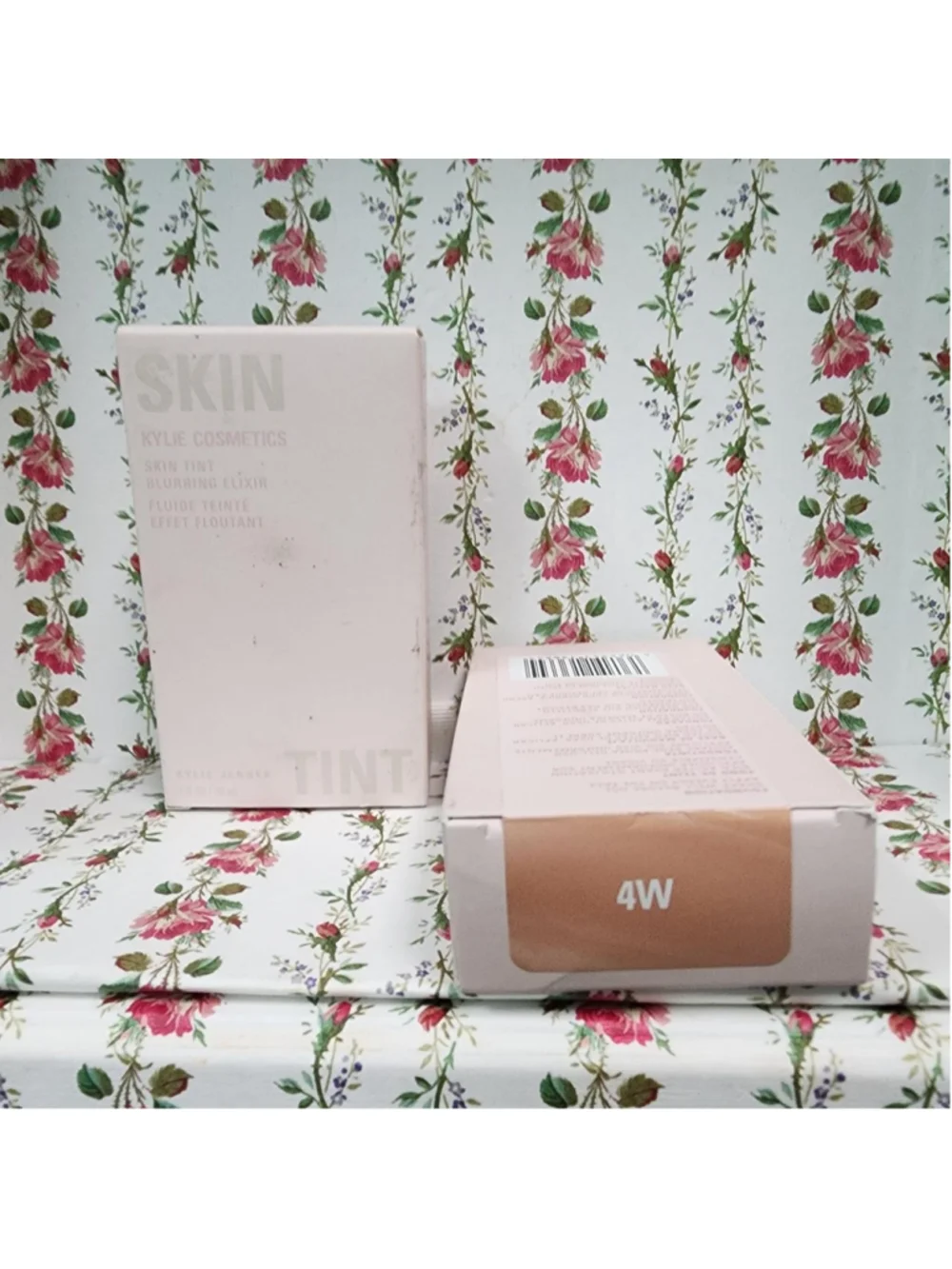 Kylie Skin Tint Blurring Gloss in shade 4W #kylie #blurring
